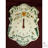 Domború felületű, szépen díszített fali óra   