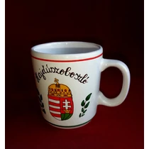 Hagyományos bögre kicsi emblémás  1,5 dl