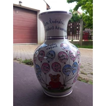 Macis váza óvodai ballagásra, csoportnévsorral a lufikban /20-24 név/  /24 cm/