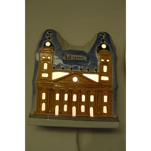 ÁTTÖRT, falra akasztható kerámia lámpa, a debreceni Nagytemplommal