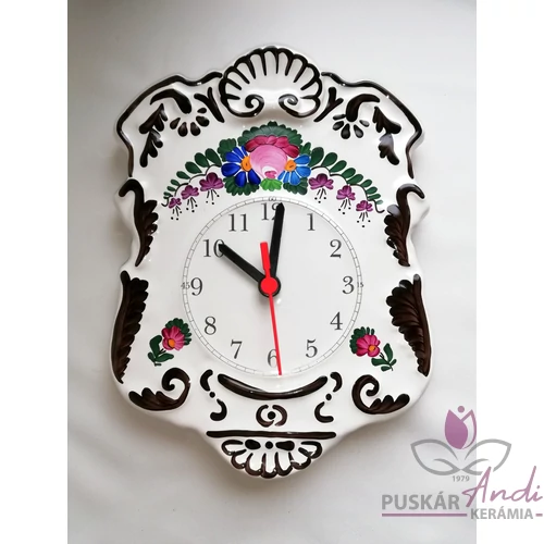Domború felületű, szépen díszített fali óra   
