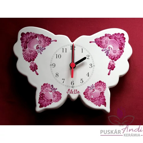Pillangó alakú fali óra egy fiatal leány születésnapjára 