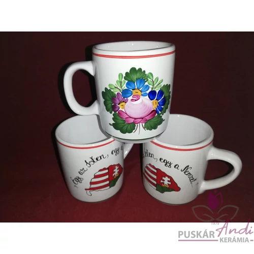 Hagyományos bögre emblémás 2,5 dl