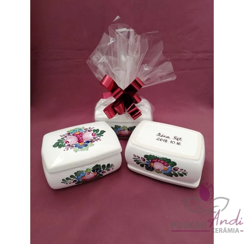 RÓNA Kft. szögletes bonbonier céges ajándéka