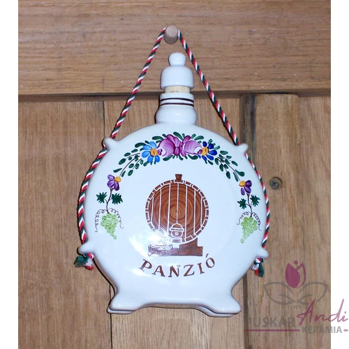 Közepes kulacs a Hordó Panziónak