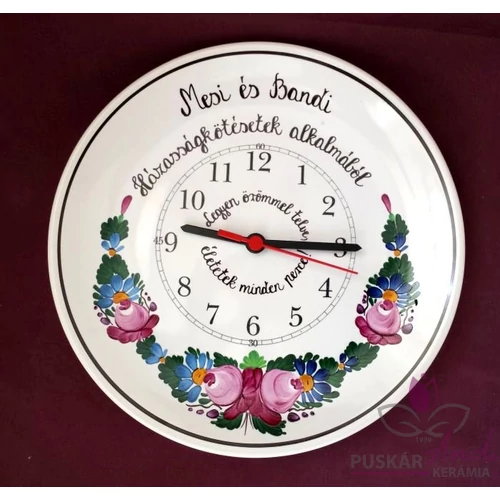 Egyedi festésű fali tányér óra, házasságkötés alkalmából