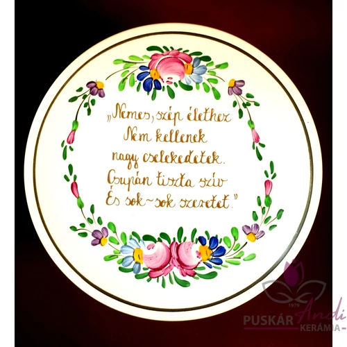 Tányér közepes  /Ø22 cm/   Nemes, szép élethez nem kellenek nagy cselekedetek