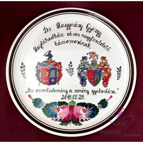 Hajdúhadház régi és új címere pizzás fali dísztányéron