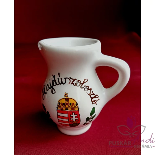 Kicsi korsó emblémás